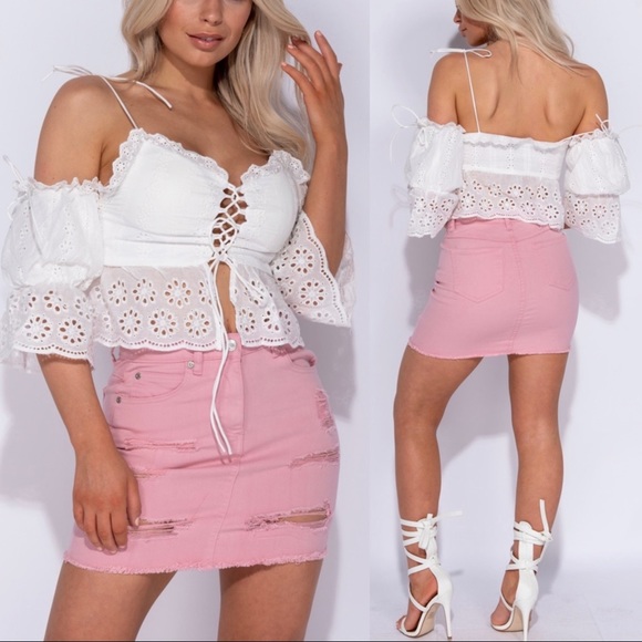 5⭐️ 🆕 Off Limits - Off Shoulder Lace Crop Top - Picture 4 of 8